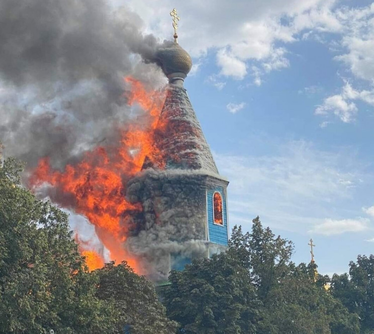 На Донбассе горела деревянная церковь: З…