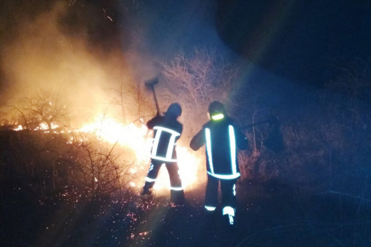 Бездумне куріння ледь не спалило сад на…