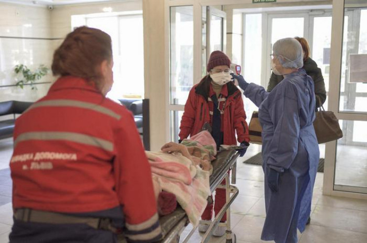 В українських лікарнях заповнено 45% ліж…
