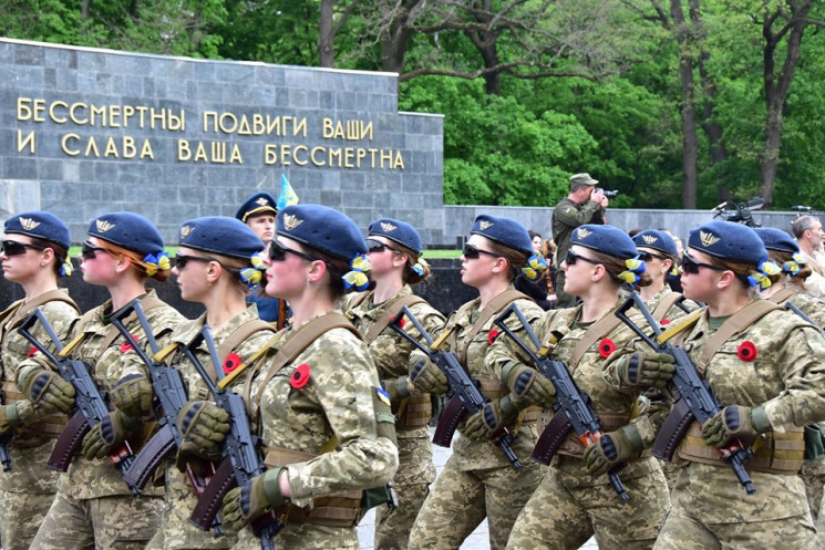 Харьковские военные приняли участие в па…