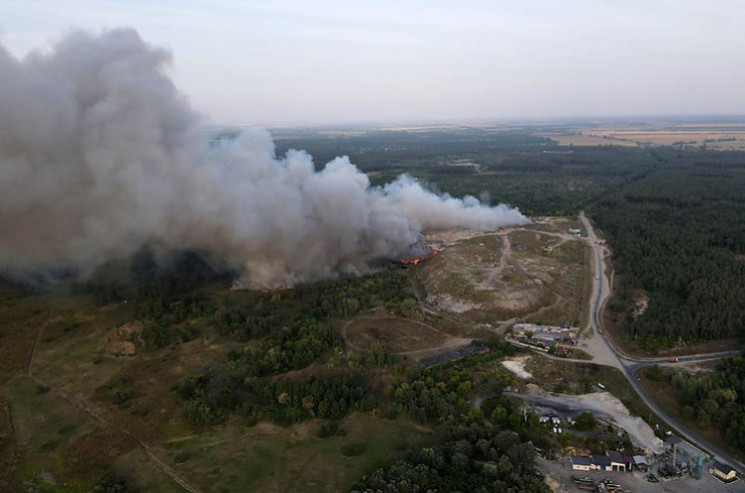 На Полтавщині загасили палаюче сміттєзва…