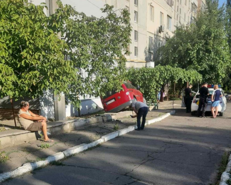 У Миколаєві вщент п'яний водій ледве не…