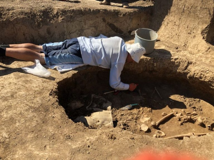 На Херсонщине обнаружили могильник с вож…