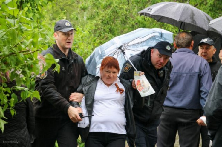 В Мелитополе задержали женщину с георгие…