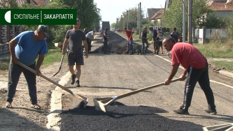 На Закарпатье жители села за свой счет о…