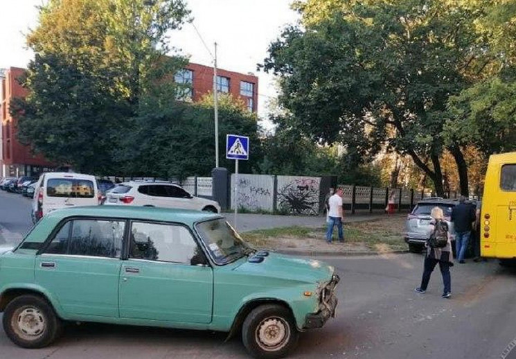 У Львові на перехресті зіткнулися автомо…