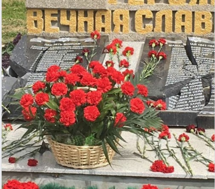 В Севастополе хулиганы разбили памятник…