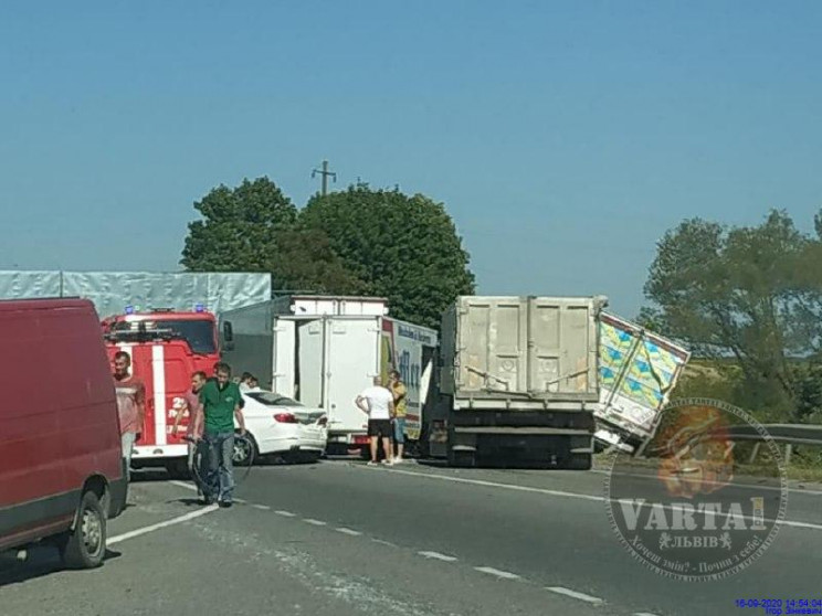 У Львові на об'їзній дорозі зупинився ру…