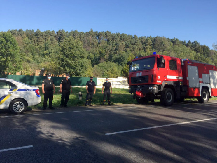 На Закарпатті рятувальники і поліція пер…