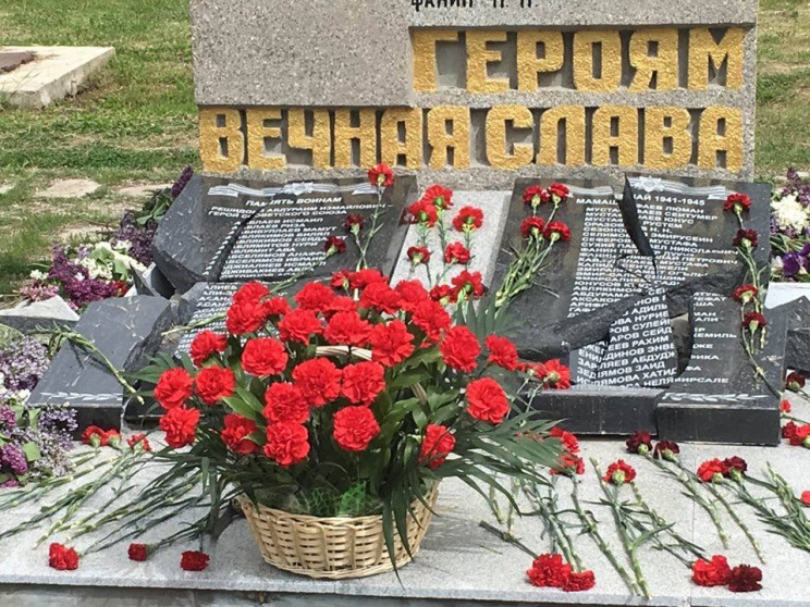 Пам'ятник кримськотатарським визволителя…
