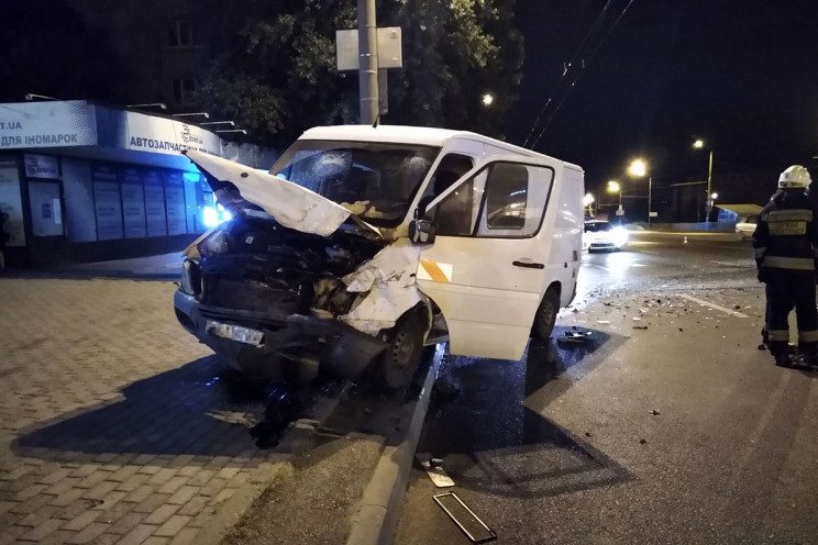 В Днепре из-за столкновения с автомобиле…