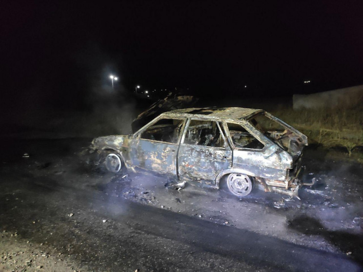В запорожском селе ночью сгорела машина…