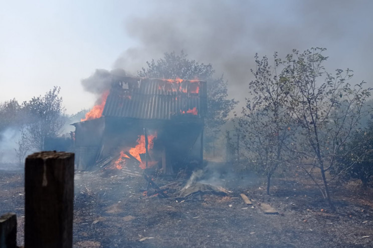 На Дніпропетровщині вогонь з сухої трави…