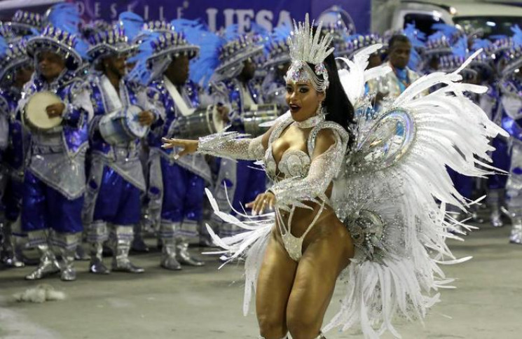 Карнавал в Рио-де-Жанейро перенесли из-з…