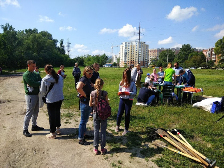 В Полтаве около сотни человек вышли на у…