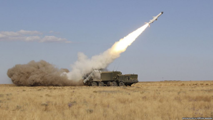 Російські ракетні комплекси в Криму трен…