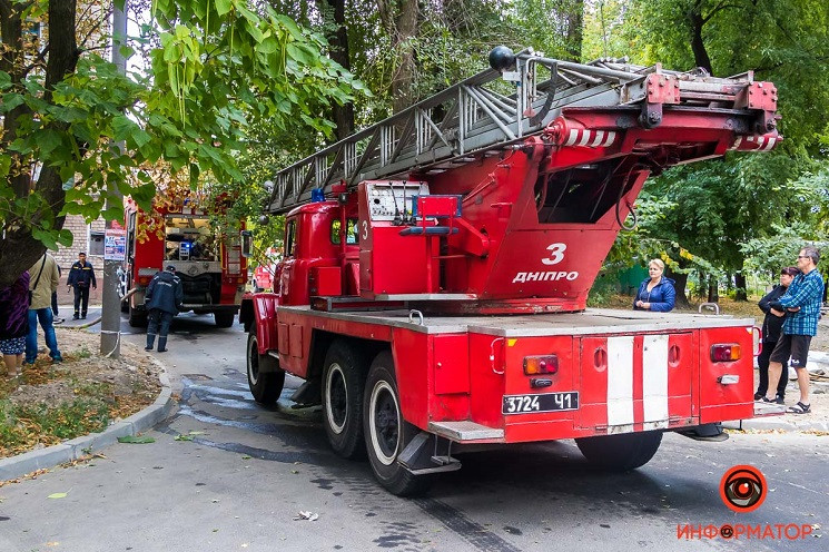 В Днепре горел мусор: Эвакуировали жител…