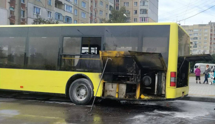 У Львові вигорів рейсовий автобус (ФОТО,…