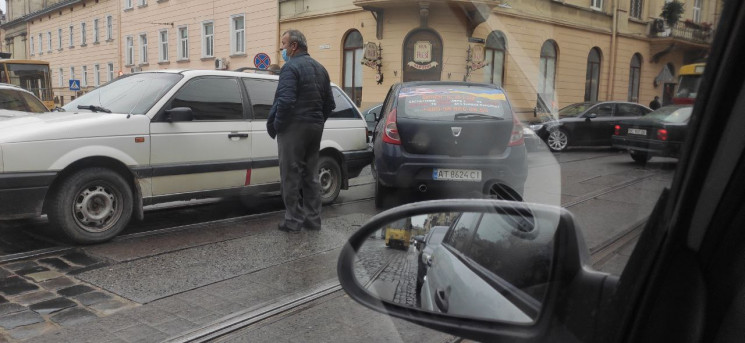 У центрі Львова в ДТП потрапив автомобіл…