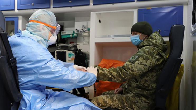 В Харькове пятеро военных госпитализиров…
