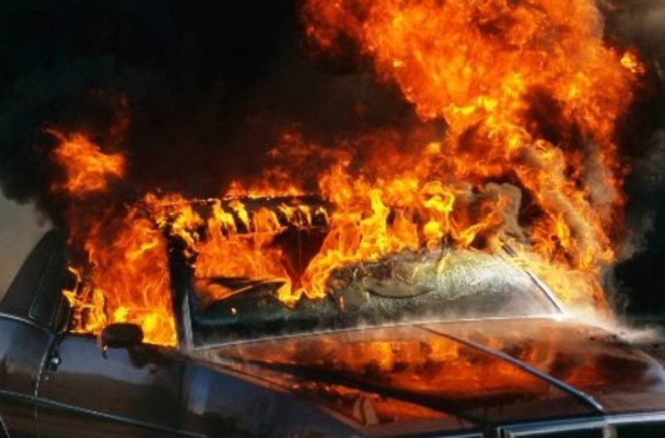 У Тячівському районі вогонь знищив автом…