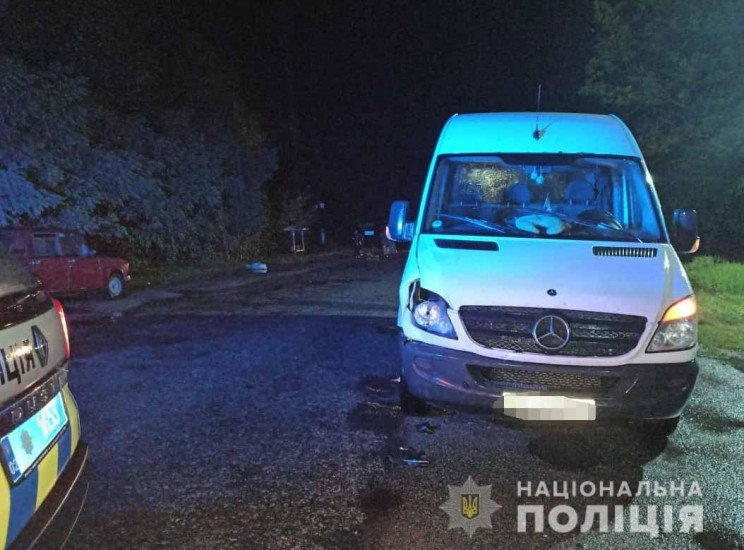 Вночі у Жмеринському районі мікроавтобус…