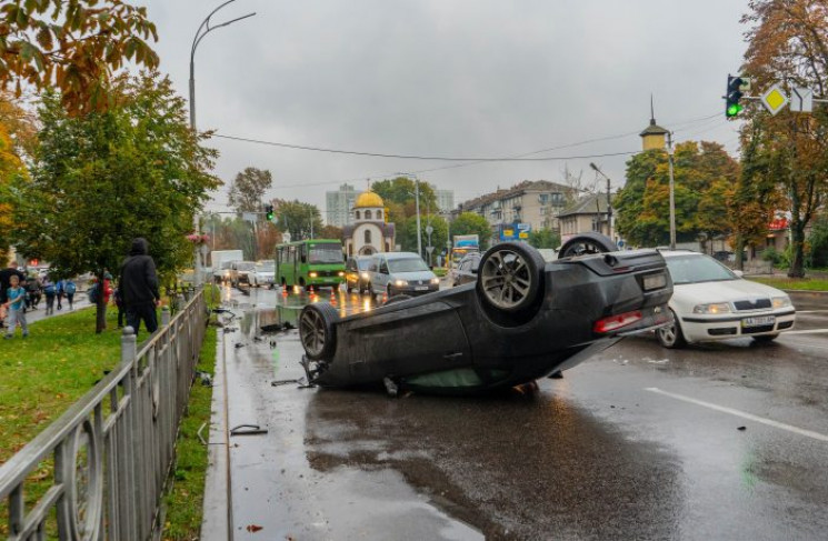 ДТП у Броварах: Chevrolet Camaro втарани…