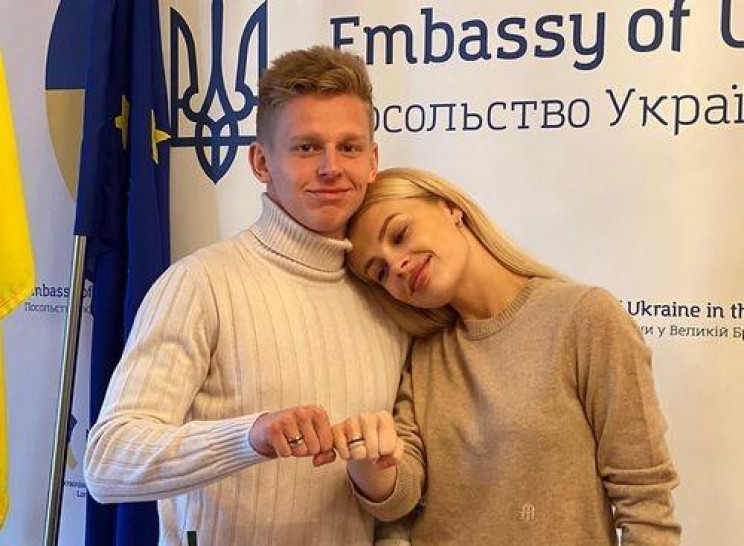 Как футболист Зинченко с женой-журналист…