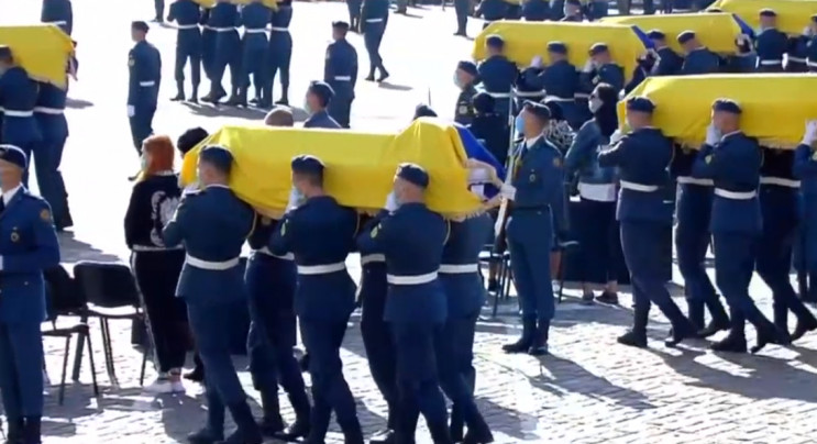 У Харкові з військовими почестями прости…