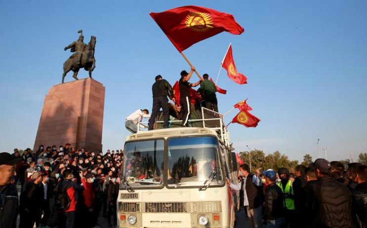 Революція у Киргизстані: У сутичках з по…