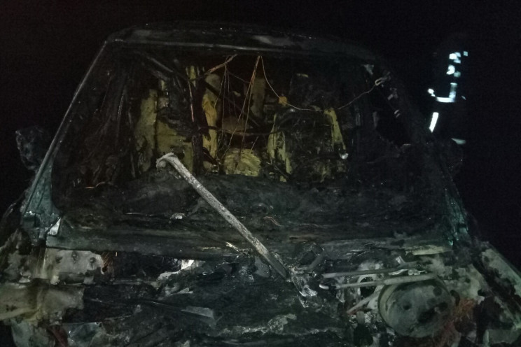 В Харькове огонь уничтожил два авто, кот…