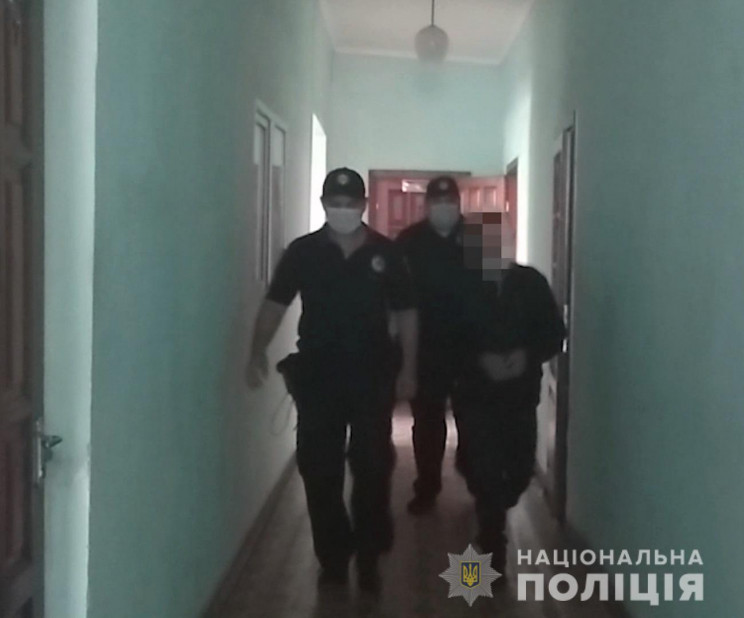 На Одещині чоловік палицею забив матір д…