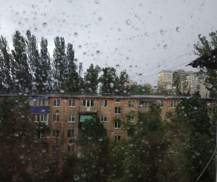 Обещают дожди: В Днепр неожиданно пришла…