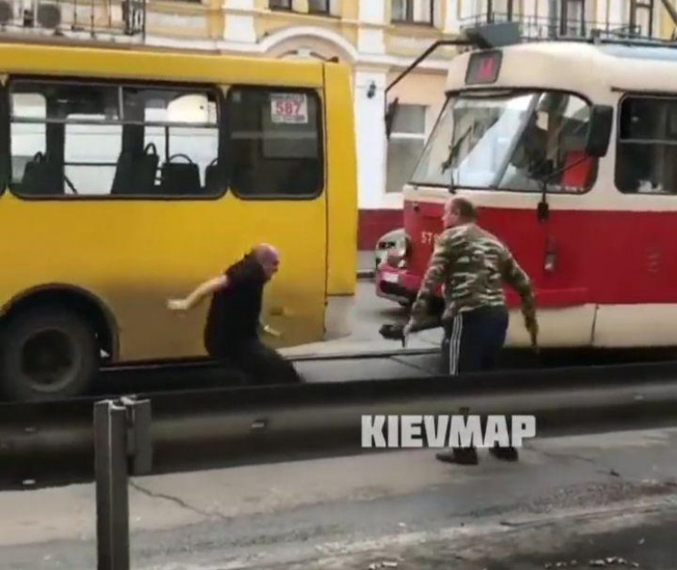 У Києві водії автобуса і трамваю побилис…