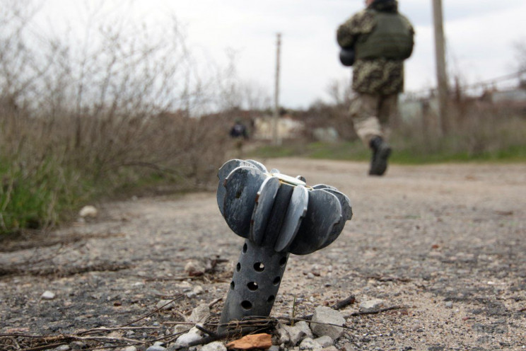 Війна на Донбасі: Окупанти за добу шість…