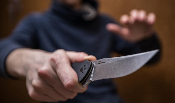 У Харкові неповнолітній накинувся з ноже…