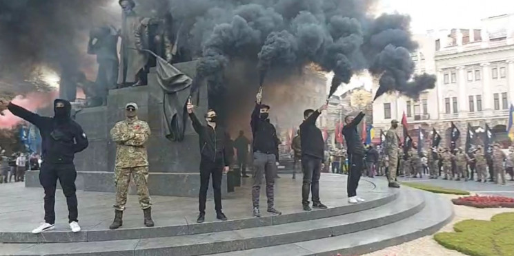 В центре Харькова участники Марша защитн…