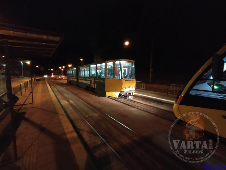 У Львові зупинився рух трамваїв на Сихів…