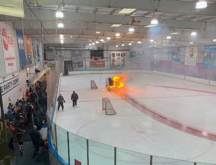 На арені НХЛ льодовий комбайн загорівся…