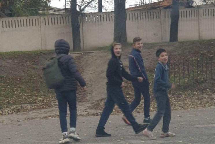 У Львові школярі закрили продавця в мага…