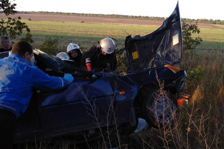 На Дніпропетровщині водія вирізали із ро…