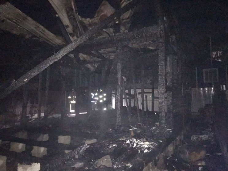 В Одессе полностью сгорел двухэтажный до…