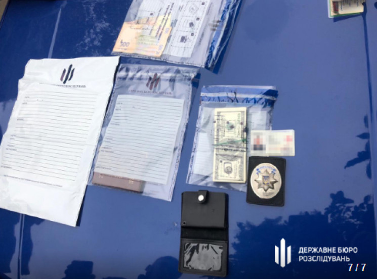 На Вінниччині поліцейський "з портфелем"…