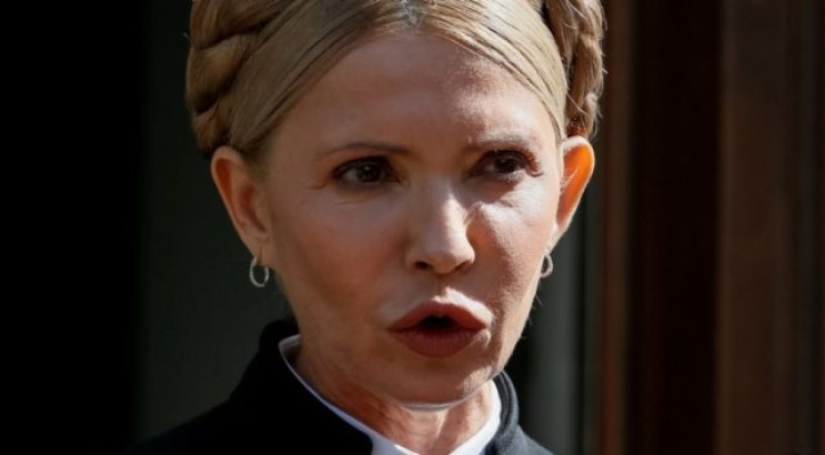 Тимошенко без маски прилетіла до Львова…