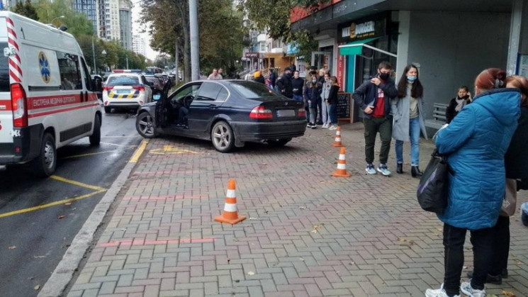 В Виннице водитель "BMW" выехал на тролл…