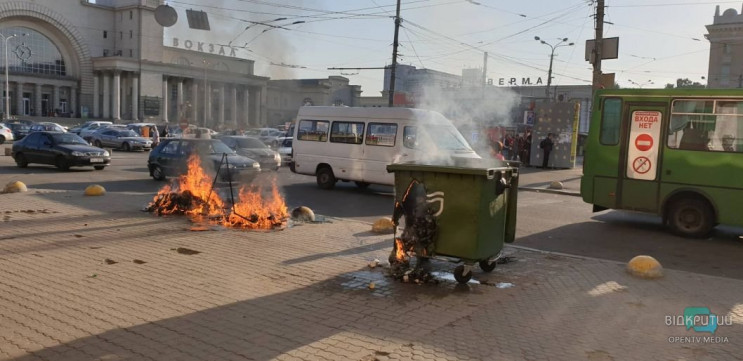 В Днипре сожгли мусорные баки возле желе…