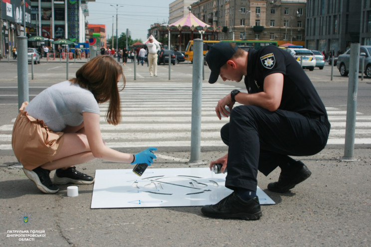 В центре Днипра полицейские оставили на…