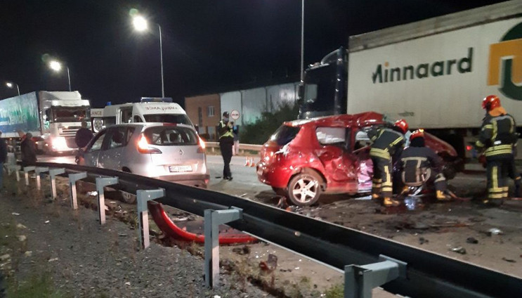 Во Львове в ДТП на объездной дороге поги…