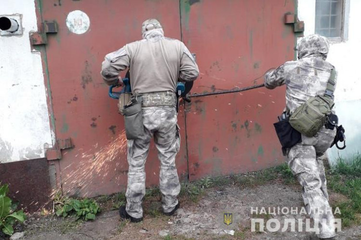 Групу торгівців викраденими за кордоном…