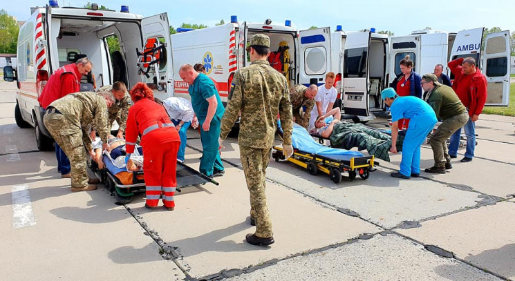 До Одеси прибув борт з 12 пораненими на…